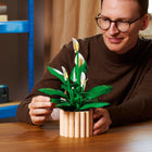 LEGO - Botanicals La fleur de lune-Les détails amusants de l’ensemble comprennent une carotte recolorée et des morceaux de maïs soufflé