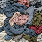 TerraCycle - Tissus et vêtements - Zero Waste Box- Moyenne-Inclus : boîte de collecte durable imprimée en couleur avec doublure interne, étiquette d’expédition UPS prépayée pour le retour, et recyclage des déchets collectés.