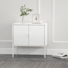 Manhattan Comfort - Ava 23,6 po Buffet d’Appoint Moderne - Blanc-Comprend 2 portes métalliques standard avec poignées verticales en métal