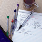 Pentel - R.S.V.P. Stylo à Bille - 0,7mm - Couleurs Assorti - Paquet de 12-Peu importe la taille de votre main, le corps allongé facilite l’écriture.