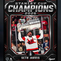 Frameworth - Cadre photoglass de Seth Jarvis 16x20 des Carolina Hurricanes champions Coupe Stanley 2026 - 18 po l x 22 po H-Photo sous licence officielle NHL et NHLPA : cadre PhotoGlass de Seth Jarvis 16x20 des Carolina Hurricanes champions de la Coupe Stanley 2026 motif bouclier pour les amateurs et collectionneurs des Carolina Hurricanes