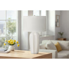 Monarch Specialties - Luminaire - 27 po H Lampe De Table - Crème Céramique - Abat-Jour Ivoire / Crème - Moderne-Cette lampe comporte un interrupteur rotatif à 3 voies supportant une seule ampoule (non incluse) pour une puissance maximale de 100W/120V, vous permettant de personnaliser l'ambiance lumineuse de votre espace
