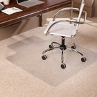 Staples - Tapis de chaise pour tapis à poils ras - 45 po x 53 po avec rebord - Clair-Fabriqué avec du vinyle transparent pour laisser transparaître la beauté de vos sols