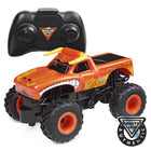 Monster Jam - Camion Monster télécommandé à l'échelle 1:24 - Couleurs assorties-LISTE DE VŒUX : Nos jouets monster trucks sont le cadeau de Noël ou d'anniversaire idéal pour les garçons et les filles à partir de 4 ans. Les enfants adoreront le divertissement trépidant de leurs propres répliques réalistes de monster trucks.