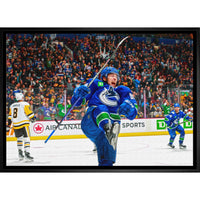 Andrei Kuzmenko 20x29 Canucks Celebrating-H - Toile encadree - 31" x 22"-Impression sur toile de qualité supérieure avec bordures enveloppées