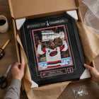 Frameworth - Jordan Staal 16 po H x 20 po l Cadre signature réplique Carolina Hurricanes Champions de la Coupe Stanley 2026 - Sous licence officielle LNH/AJLNH-6