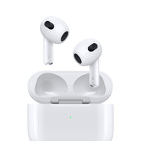 Apple - AirPods (3e génération) avec étui de recharge MagSafe-Grâce à leur design profilé et à leur tige plus courte, les AirPods sont conçus pour diriger le son vers vos oreilles