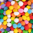 READY 2 LEARN - Pompons - Couleurs assorties - 3 paquets de 240-Non toxique et adapté aux enfants: Ces Pom Poms poms sont fabriqués avec un matériau en polypropylène non toxique. Ils sont doux et aux couleurs vives, ce qui les rend parfaits pour les petits artisans.