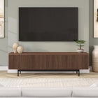 Hudson&Canal - Meuble TV Whitman pour téléviseurs jusqu'à 75" - Noyer satiné-Fabriqué en acier robuste, en MDF et en PVC avec une finition en noyer satiné fabriquée à la main