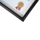 St. James - Cadre pour documents/certificats St. James - pour documents de format lettre 8,5 po x 11 po - noir avec bordure dorée-La vitre en verre transparent protège les documents tout en assurant une visibilité optimale