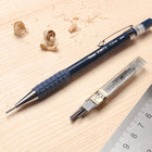 Pentel - AM13 Porte-mines à usage Intensif et Mines de Recharge - 1,3 mm - HB-Le capuchon protecteur permet de préserver la propreté de la gomme à effacer Pentel de grande qualité