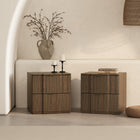 Manhattan Comfort - Table de nuit Clive 22" style mid-century moderne à 2 tiroirs - Noyer et Or-Deux tiroirs spacieux offrent un rangement dissimulé pratique pour les essentiels de chevet