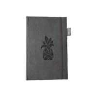 Wamaco - Carnet à couverture rigide Pineapple Planner - 200 pages lignées - Gris-Professionnel - Un journal à couverture rigide présente un aspect élégant qui convient à tout le monde. Il est parfait pour le chef d'entreprise, l'écrivain ou l'esprit créatif qui veulent garder leurs idées à portée de main.