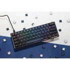 Ducky - ONE 3 Pro Nazca RGB Mechanical Keyboard - MX Silver Switch - Mini Layout - Black-Keycaps PBT Triple-Shot : Ducky ne ménage aucun effort et suit un processus de fabrication méticuleux, utilisant la technologie de moulage triple-shot pour offrir aux utilisateurs des keycaps PBT de haute qualité et durables. En plus de prolonger la durée de vie des keycaps, cela garantit également une expérience de frappe supérieure et une stabilité accrue.