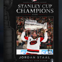 Frameworth - Cadre photoglass de Jordan Staal 16x20 des Carolina Hurricanes champions Coupe Stanley 2026 - 18 po l x 22 po H-Photo sous licence officielle NHL et NHLPA : cadre PhotoGlass de Jordan Staal 16x20 des Carolina Hurricanes champions de la Coupe Stanley 2026 pour les amateurs et collectionneurs des Carolina Hurricanes