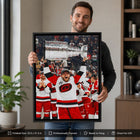 Frameworth - Nikolaj Ehlers Toile encadrée 20 po H x 29 po l Carolina Hurricanes Champions de la Coupe Stanley 2026 - Sous licence officielle LNH/AJLNH-Fabrique au Canada par Frameworth depuis 1992