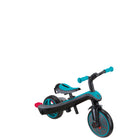Globber - Tricycle Explorer – Sarcelle-Selle réglable avec 2 hauteurs (31 cm, 34 cm du sol), fabriquée en TPR doux et antidérapant, et guidons incurvés avec poignées ergonomiques en TPR durable pour un trajet confortable