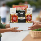Peter & Paul’s Gifts - Panier-cadeau Canadiana-Maïs soufflé au caramel double beurre avec chocolat 