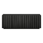 Hudson&Canal - Meuble TV rectangulaire cannelé Molly pour téléviseurs jusqu'à 75 po - Noir veiné-Comporte quatre portes cannelées avec 2 placards fermés et 4 étagères offrant un espace de rangement généreux
