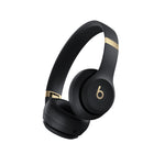 Beats - Solo 4 Écouteurs supra-auriculaires sans fil - Noir/Or-Les écouteurs originaux incontournables pour les mélomanes actifs sont de retour – et meilleurs que jamais. Conçu avec un convertisseur numérique-analogique (DAC) intégré, Beats Solo 4 peut fournir un son haute résolution sans perte.2 Branchez-le via USB-C ou un câble audio de 3,5 mm lorsque vous souhaitez profiter d'une texture plus riche et détaillé dans votre musique
