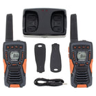 Cobra - ACXT1035RFLT Talkie-walkie flottant étanche à 22 canaux - Portée de 37 milles - Paquet de 2-Le forfait comprend 2 radios bidirectionnelles Cobra ACXT1035R, un câble micro USB, des piles NiMH rechargeables, des clips de ceinture, une station de charge à 2 ports, des instructions