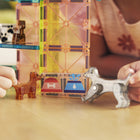 Magna-Tiles - Ensemble de construction magnétique Parc à chiots 27 pièces-Plus à découvrir: Ajoutez les ensembles Maison de jeu pour animaux de compagnie, Arbre à chat et Boule pour hamster MAGNA-TILES au parc à chiots pour créer un monde d’aventure pour les bébés à fourrure!