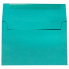 JAM Paper - Enveloppes d'invitation colorées A8 - 5,5 x 8,125 - bleu mer recyclé - Paquet de 50-Caractéristiques de l'enveloppe : Fermeture à rabat droit gommé, finition en papier lisse de haute qualité, fabriquée avec 30 % de matériaux recyclés