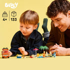 LEGO - Bluey : L’Escapade à la Plage de la Famille de Bluey, Ensemble de Construction pour Enfants d’Âge Préscolaire -Jouet Bluey pour les enfants de 4 ans et plus - Ce jouet LEGO Bluey est livré avec 4 modèle à construire par sac, plus une brique de départ et des instructions simples pour rendre la construction rapide et amusante pour les petits constructeurs