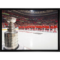 Chicago Blackhawks Stanley Cup In Foreground sur toile - Toile encadree - 31" x 22"-Impression sur toile de qualité supérieure avec bordures enveloppées