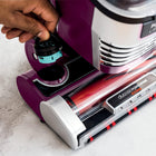 Shark - Aspirateur filaire AZ3000C-Un système à deux brosses creuse profondément dans les tapis, pénètre directement dans les sols durs et ramasse la saleté, les débris et les cheveux à chaque passage