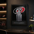 Frameworth - Carolina Hurricanes 16 po H x 20 po l Cadre Champions de la Coupe Stanley 2026 - Sous licence officielle LNH/AJLNH-Format fini 16x20 pouces pour salon, bureau, salle de sport ou espace de collection