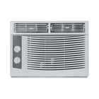 Danby - Climatiseur de fenêtre 5 000 BTU - Blanc-Le climatiseur de fenêtre de 5 000 BTU refroidit rapidement les espaces jusqu'à 150 pieds carrés.