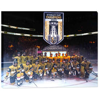 Vegas Golden Knights 16x20 sur toile Banner Raising Team Posed-H - Toile encadree - 20" x 16"-Impression sur toile de qualité supérieure avec bordures enveloppées