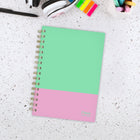 Mead - Agenda scolaire hebdomadaire/mensuel 2026-2027 - 8 ½ po x 6 po - Deux tons melon d’eau - bilingue-Un mois sur deux pages avec des blocs quotidiens non lignés, ainsi qu'une section pour les notes et les calendriers de référence des mois passés et futurs
