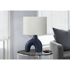 Monarch Specialties - Luminaire - 25 po H Lampe De Table - Céramique Bleue - Abat-Jour Ivoire / Crème - Contemporain - Moderne-Interrupteur rotatif pratique qui fonctionne avec une ampoule de 100 W (non incluse) pour éclairer instantanément un salon, un bureau ou une chambre à coucher