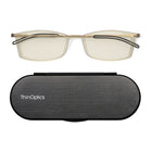 ThinOptics FrontPage collection, Brooklyn 2.0 Lecteur avec Milano Pod Noir - Claire-Existe en deux beaux styles, le Brooklyn rectangulaire et le Manhattan ovale, et est flatteur pour les hommes et les femmes.