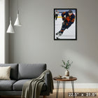 Leon Draisaitl Edmonton Oilers Skating with Puck sur toile - Toile encadree - 22" x 31"-Prêt à accrocher - livré entièrement assemblé