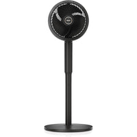 Shark - Ventilateur \avec accessoire InstaCool Mist-Bénéficiez de 24 heures d'autonomie avec une seule charge de batterie et emmenez le ventilateur dans des endroits que vous n'auriez jamais cru possibles. Vous êtes à court de batterie ? Branchez-le simplement et maintenez l’alimentation pendant la recharge. Basé sur la vitesse du ventilateur 1, aucune oscillation