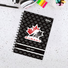 Hilroy - Agenda hebdomadaire/mensuel Hockey Canada 2026-2027, 8 ½ po H x 6 po l, noir-La pochette intérieure en poly recto verso pouvant contenir toutes vos notes et tous vos papiers