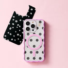 Ideal of Sweden - Pack imprimé pour iPhone 17e/16e/15/14/13/12/12 Pro - Écru Noir-Avec une variété de designs parmi lesquels choisir, vous pouvez rafraîchir votre style à tout moment, sans ajouter de volume