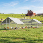 PawHut - Grand poulailler galvanisé, enclos avec accès piéton - 32,8 pi x 9,8 pi x 6,4 pi-Conçu pour être utilisé avec des cages en bois, ce qui en fait un ajout polyvalent à votre installation de soins pour animaux 
