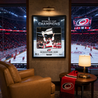 Frameworth - Cadre photoglass de Sebastian Aho 16x20 des Carolina Hurricanes champions Coupe Stanley 2026 - 18 po l x 22 po H-6