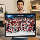 Frameworth - Carolina Hurricanes Toile encadrée 20 po H x 29 po l Champions de la Coupe Stanley 2026 - Sous licence officielle LNH/AJLNH-Fabrique au Canada par Frameworth depuis 1992