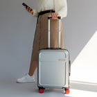 Air Canada - Magnum Valise de Cabine Rigide Pivotante de 20 po - Argent-8 Roues pivotantes