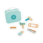 Janod - Coffret de jouets pour coiffeur-Tout rentre parfaitement dans un étui de transport.