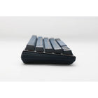 Ducky - ONE 3 Pro Nazca RGB Mechanical Keyboard - MX Blue Switch - Mini Layout - Black-Film Poron : Le Poron, un matériau de haute performance, transforme les claviers mécaniques en offrant une touche plus douce, un bruit réduit et une durabilité accrue. Son absorption des chocs exceptionnelle assure une expérience de frappe confortable, ce qui le rend idéal pour le travail et le jeu.