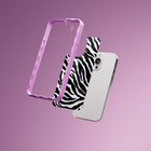 Ideal of Sweden - Pack imprimé pour iPhone 17e/16e/15/14/13/12/12 Pro - Leomania-Chaque pack comprend deux inserts qui se placent entre votre téléphone et une coque transparente, offrant ainsi un look polyvalent et personnalisé
