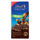 Lindt Swiss Classic Noir Noisettes 100g-Lindt propose une expérience chocolatée unique au goût distinctement onctueux.