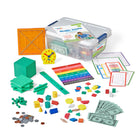 Hand2Mind - Outils mathématiques, de la 2e à la 3e année-Un fourre-tout pratique de stockage en plastique maintient les matériaux organisés.