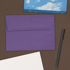 JAM Paper Enveloppes pour invitations à fermeture gommée, 5 1/4 x 7 1/4 po, violet foncé, 100/paquet-Fermeture : gomme